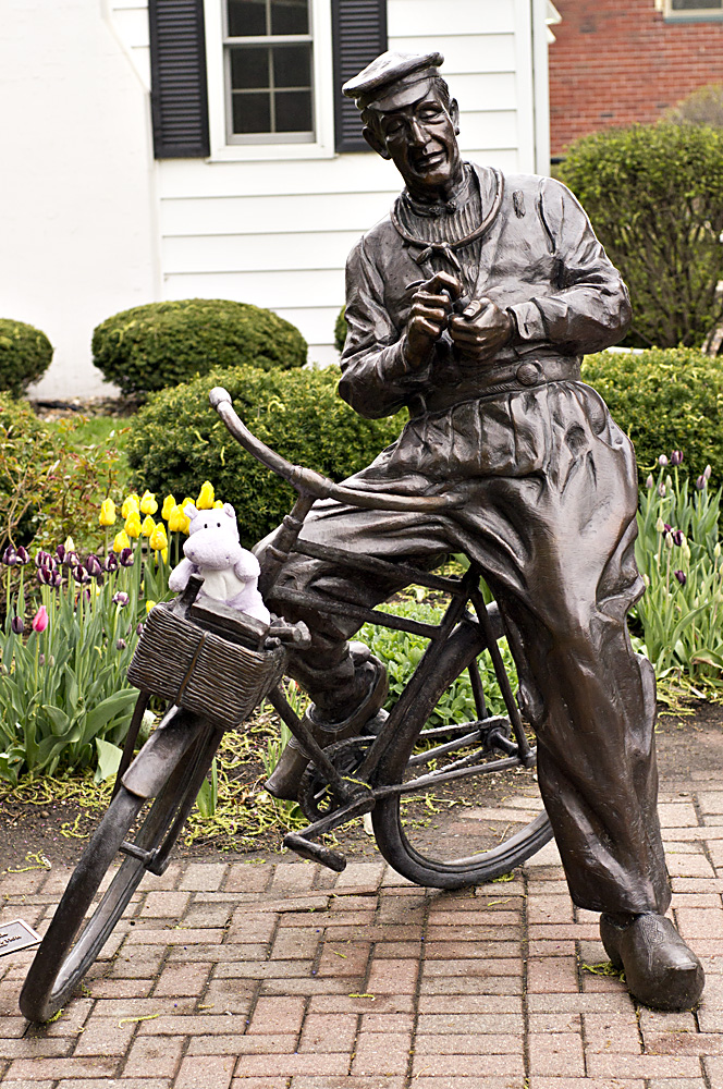 This lovely man was able to offer me a lift in his bicycle, I am not sure how he managed to peddle it in those large shoes, but we did arrive safely