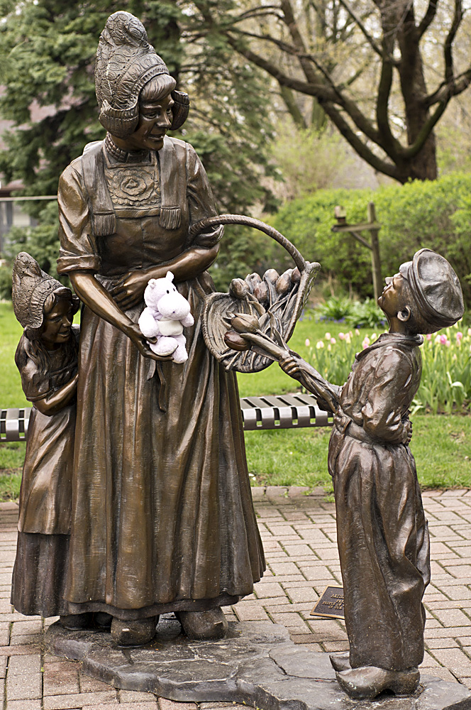 Giving gifts of tulips seemed to be a well honored tradition that I was pleased to take part in